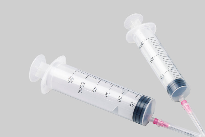 Dispensing syringe